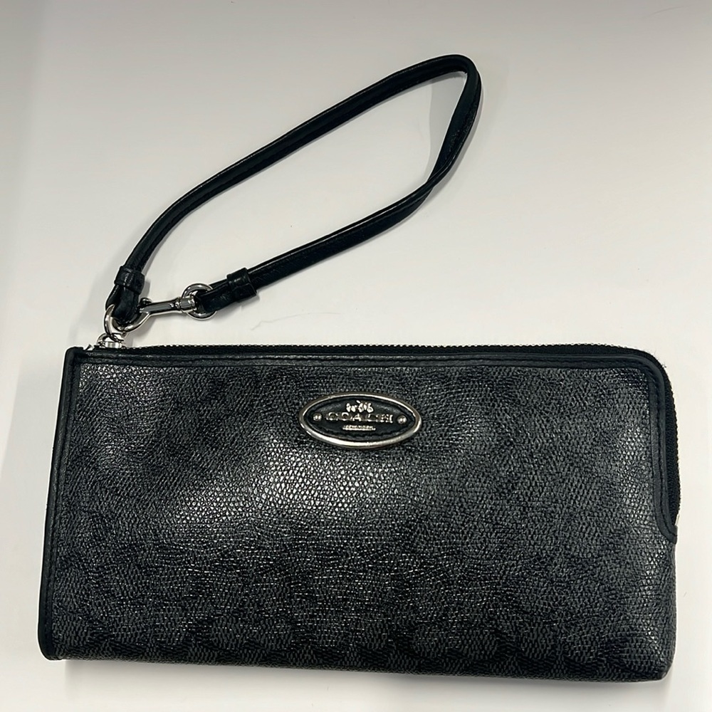 Coach Large Gray Black Pebbled Leather Wristlet Clutch Bag